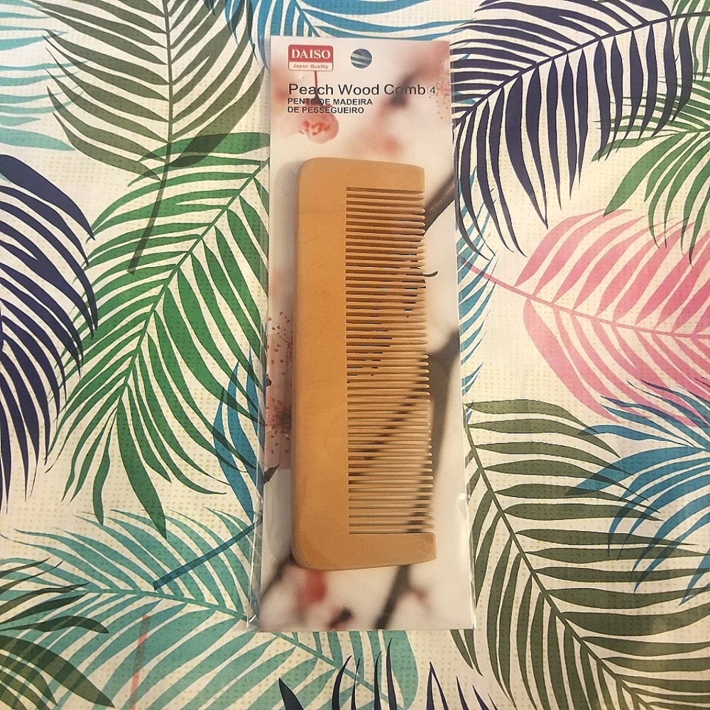 Daiso Beautiful Natural Wood Peach Wooden Comb Hair Care Tools NWT